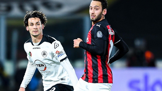 SPEZIA-MILAN 13-02-2021 Luca Vignali-Hakan Calhanoglu. TASSONE/SILPRESS