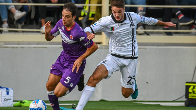 Foto LiveMedia/Fabio Fagiolini
Firenze, Italia, 31 ottobre 2021, SERIE A
ACF Fiorentina vs Spezia Calcio
Nella foto:
Giacomo Bonaventura (Fiorentina) inseguito da Giulio Maggiore (Spezia)
LiveMedia - World Copyright