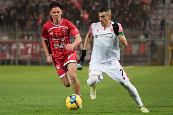 IPA53744770 - manuel pucciarelli (n.7 vis pesaro) joselito (n.20 perugia calcio)  during  Perugia vs Vis Pesaro, Italian football Serie C match in Perugia, Italy, February 07 2025
